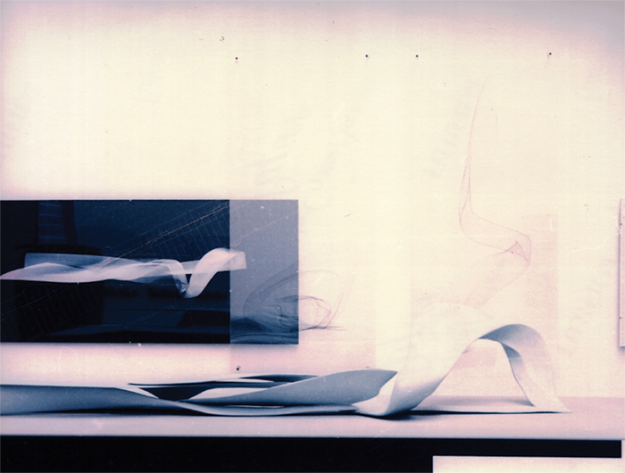 Aegis Hyposurface, Mark Goulthorpe dECOi, International Pavilion en la 7a Exhibición Internacional de Arquitectura, "Less Aesthetics More Ethics," 2000. Fotografía: David Campos Tubular Bridge, Paolo Soleri, Giardini en la 7a Exhibición Internacional de A